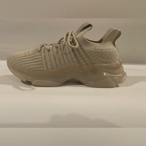 CUSHIONAIRE women’s Apolo Knit Sneaker (7.5) NEW NEVER WORN